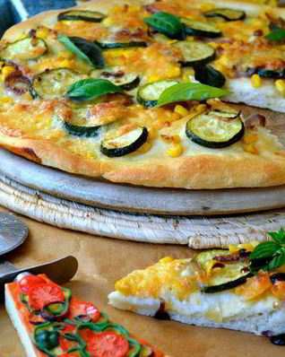 Пицца Летняя с цукини и кукурузой