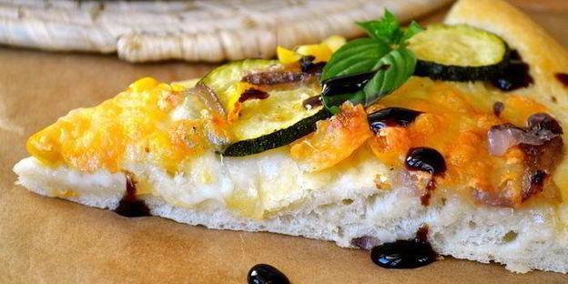 пицца летняя с цукини и кукурузой