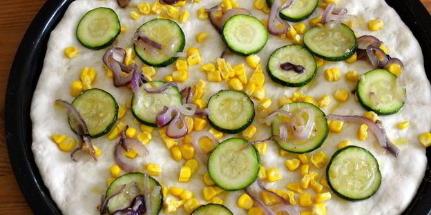 пицца летняя с цукини и кукурузой