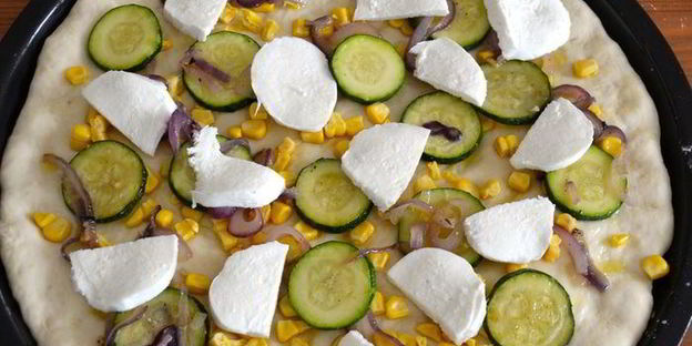 пицца летняя с цукини и кукурузой