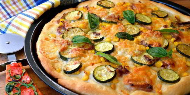 пицца летняя с цукини и кукурузой