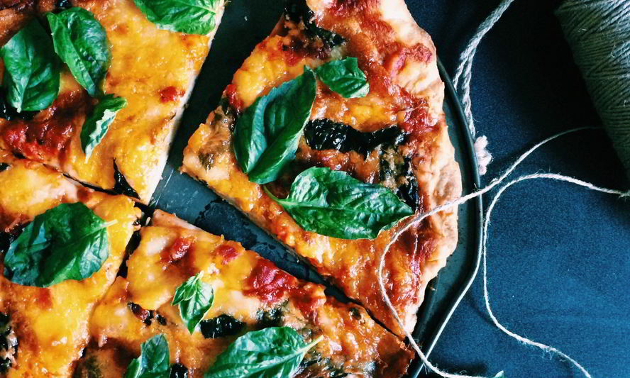 Рецепт пиццы маргариты с моцареллоя и пармезанома