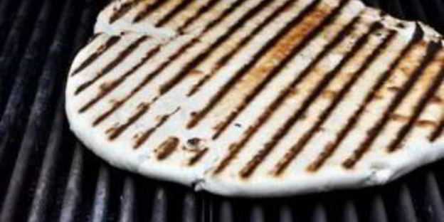 пицца на гриле на завтрак