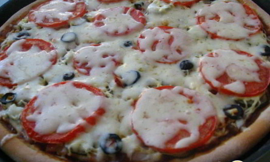 Рецепт пиццы с грудинкой и чесноком