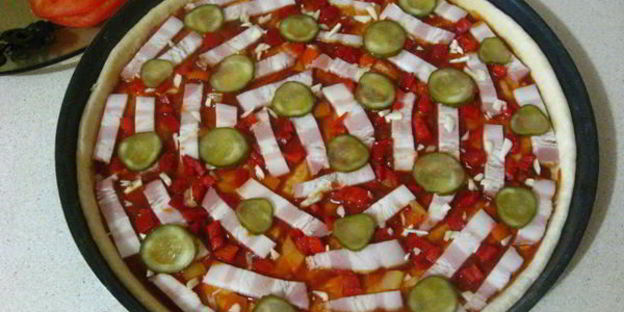 пицца с грудинкой и чесноком
