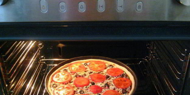 пицца с грудинкой и чесноком