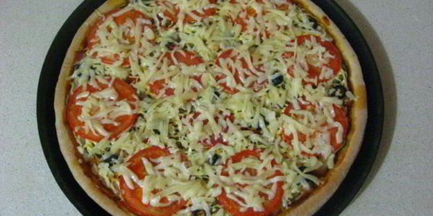 пицца с грудинкой и чесноком