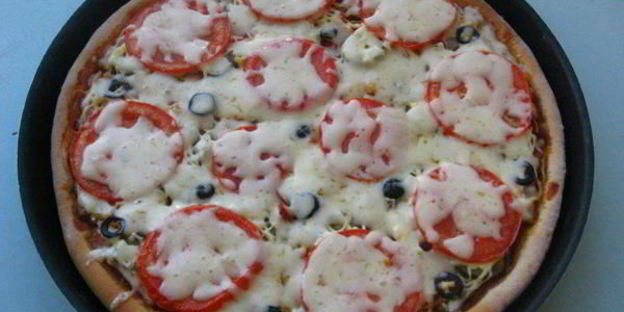 пицца с грудинкой и чесноком