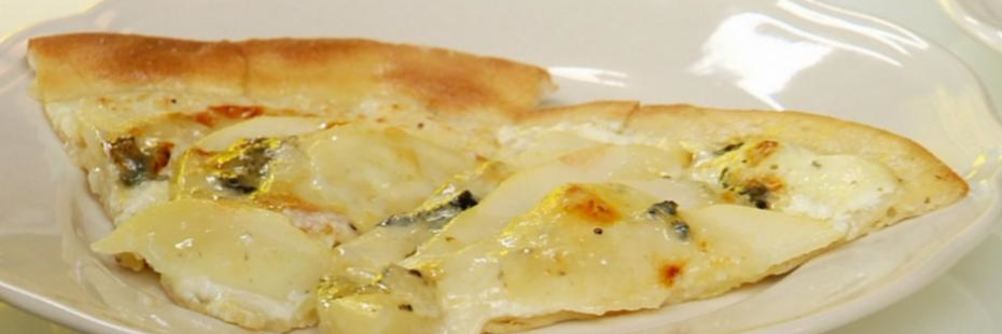 Пицца с грушей и сыром Горгонзола