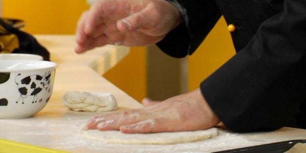 пицца с грушей и сыром горгонзола