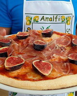 Пицца с инжиром и прошутто