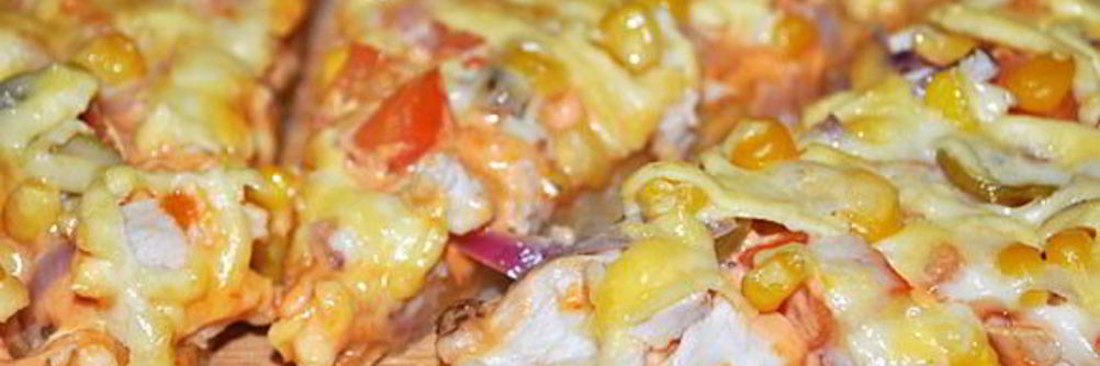 Пицца с копченой курицей