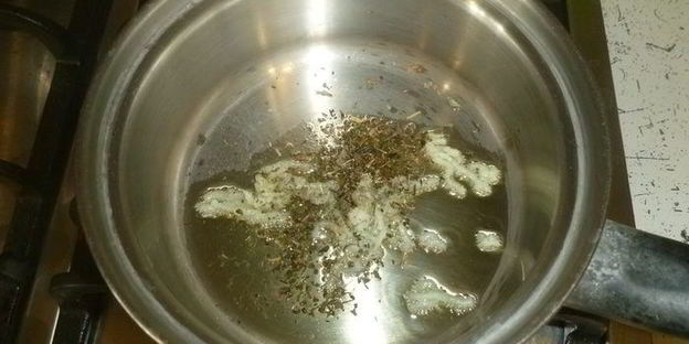 пицца с мясом и брокколи на противне