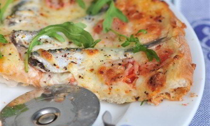 Рецепт пиццы с томатами и анчоусами