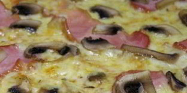 пицца с ветчиной и шампиньонами