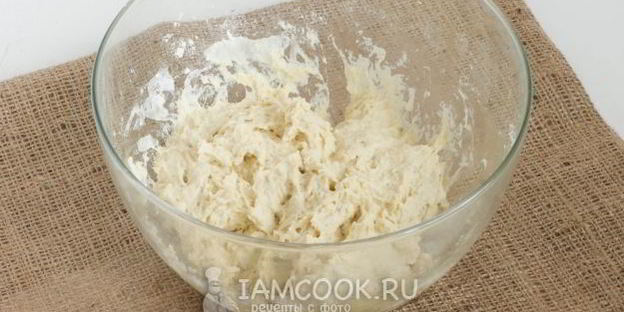 пицца со шпинатом и помидорами