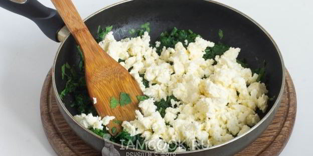 пицца со шпинатом и помидорами