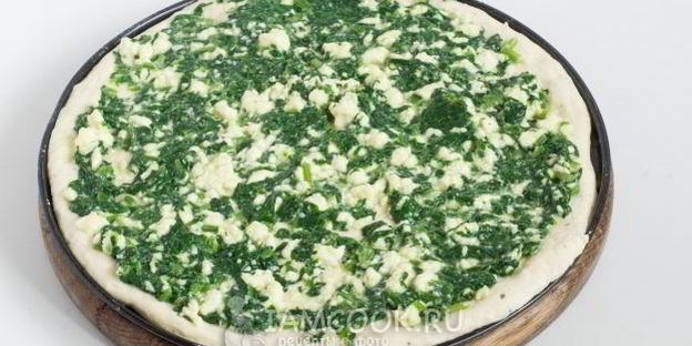 пицца со шпинатом и помидорами