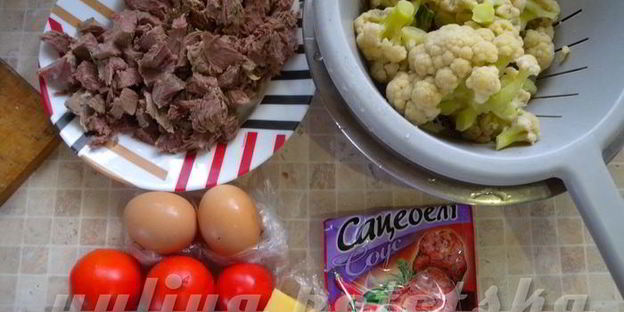 сытная пицца с яично-сметанной заливкой