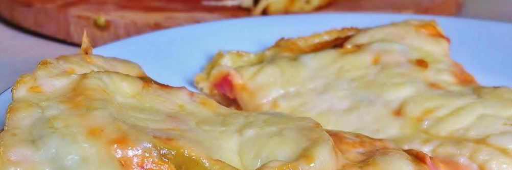 Закусочная пицца на слоеном тесте