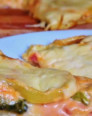 Закусочная пицца на слоеном тесте