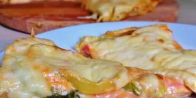 закусочная пицца на слоеном тесте