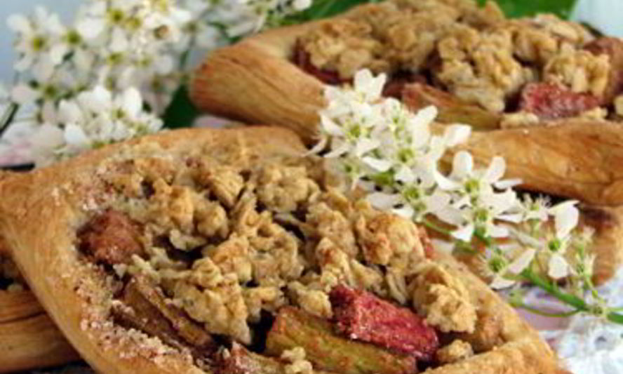 Рецепт ревенных слоек с овсяной крошкой