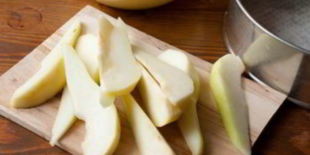 грушевая шарлотка