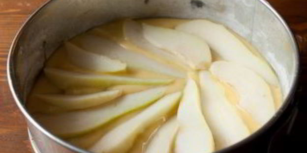 грушевая шарлотка