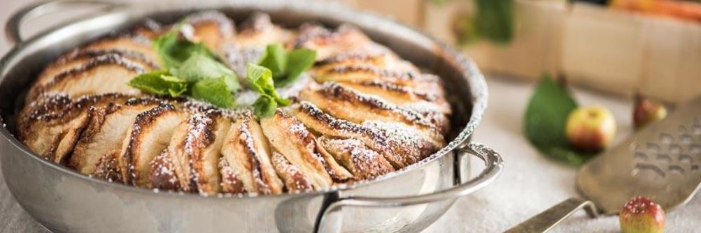 Нежная творожная шарлотка с яблоками