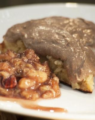 Шарлотка с джемом и сливочным кремом