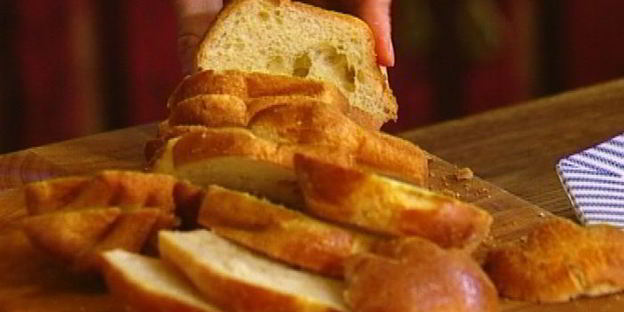 шарлотка с грушами, изюмом и корицей