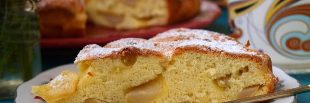 Шарлотка с грушами