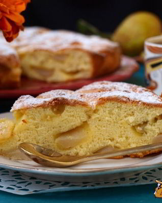 Шарлотка с грушами