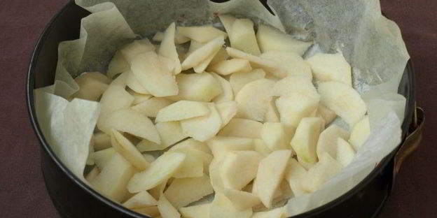 шарлотка с грушами