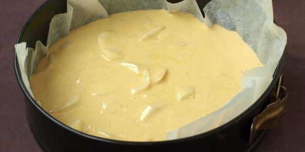 шарлотка с грушами