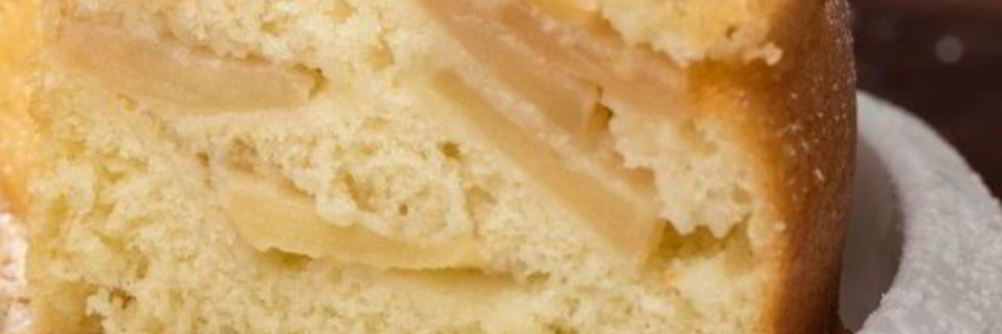 Шарлотка с манкой и кефиром