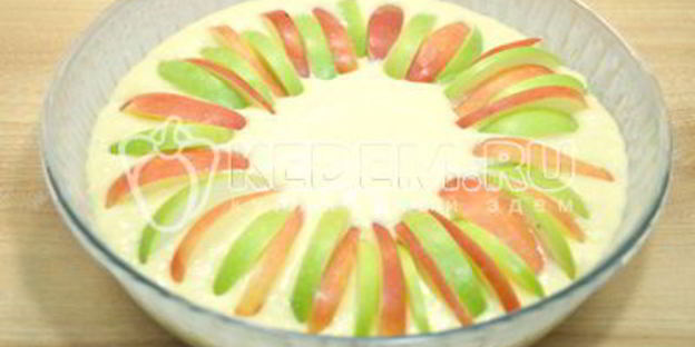 шарлотка с творогом и яблоками