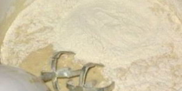 шарлотка с вишней и яблоками