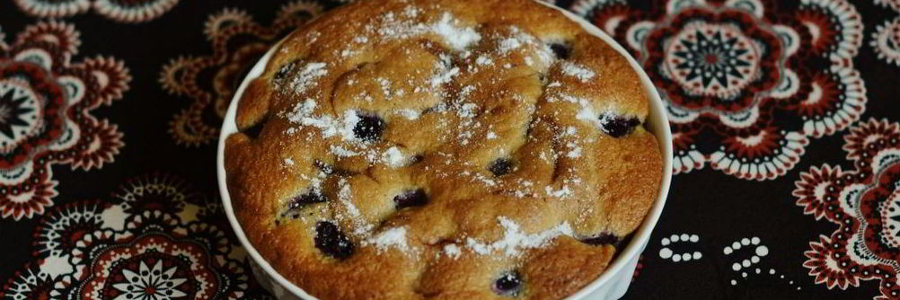 Шарлотка с вишней