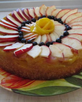 Шарлотка с яблоками и грушами