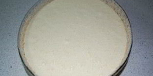 шарлотка с яблоками и карамелью