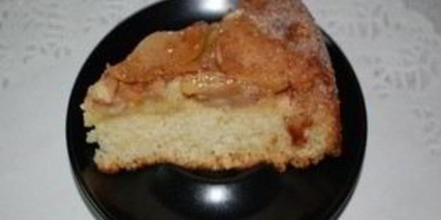 шарлотка с яблоками и карамелью