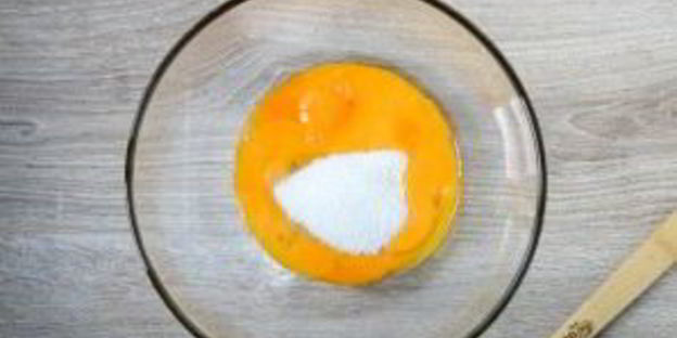 шарлотка с яблоками и вишней