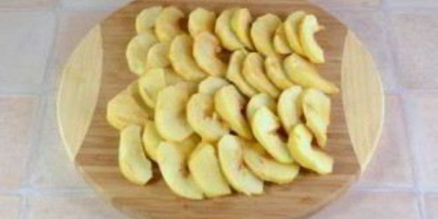 шарлотка с яблоками открытая