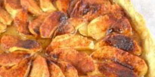 шарлотка с яблоками открытая