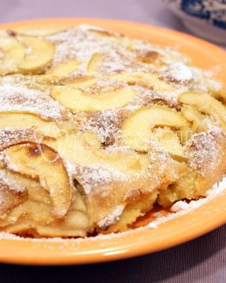 Шарлотка с яблоками