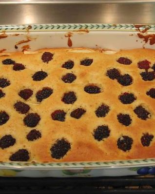 Шарлотка с ягодами