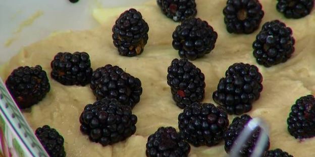 шарлотка с ягодами