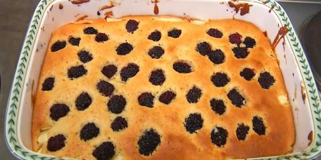 шарлотка с ягодами